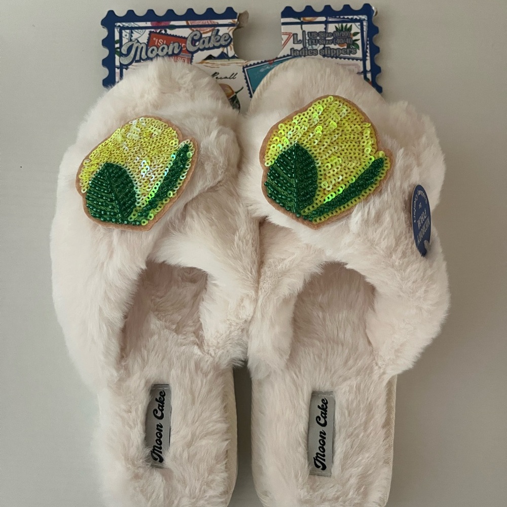 ALOHAS White Fluffy Slippers with Yellow and Green Sequin Design